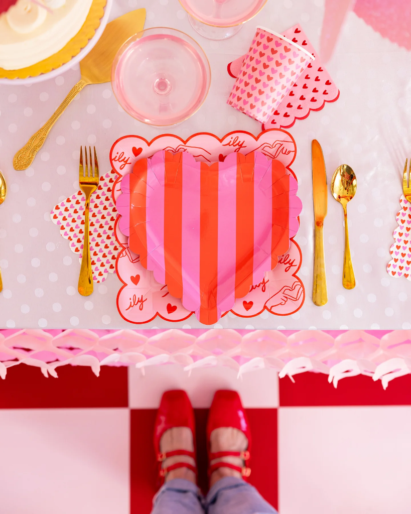 SCALLOPED STRIPED HEART PLATE