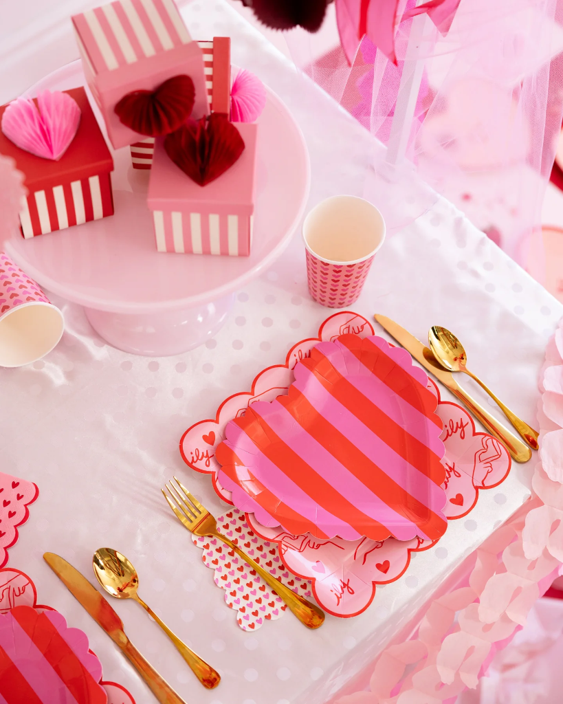 XO HEARTS SCALLOPED COCKTAIL NAPKIN